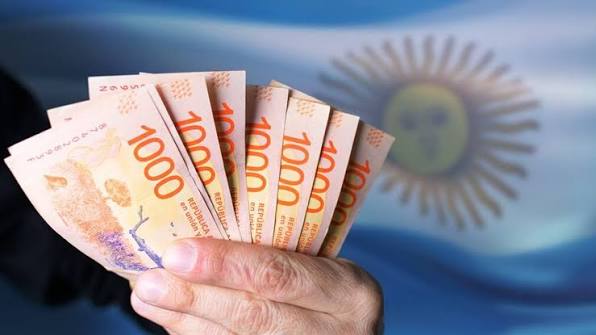 El Gobierno fijó el nuevo Salario Mínimo, Vital y Móvil con aumentos escalonados hasta abril de 2027